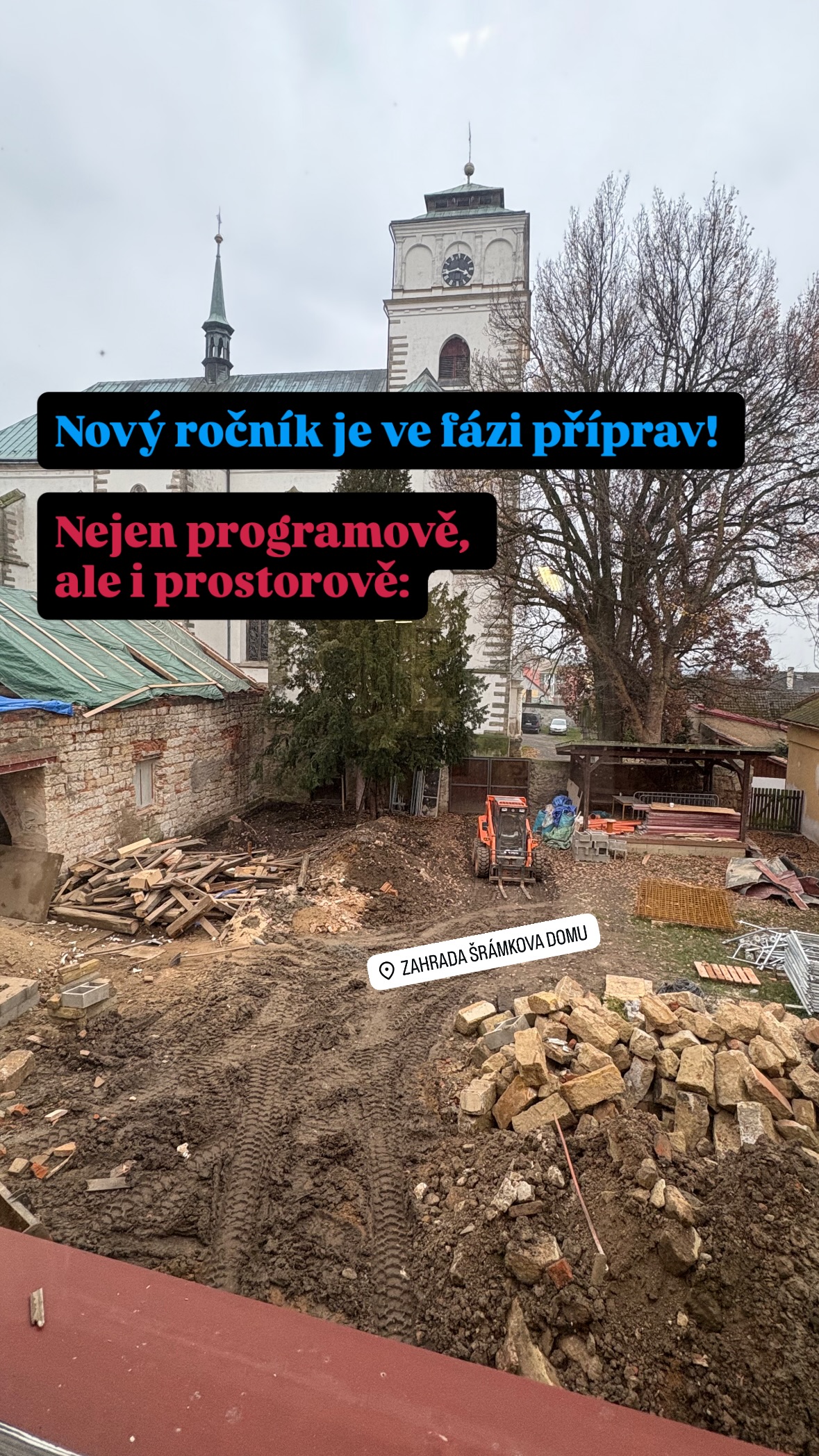 Zahrada Šrámkova domu na konci roku 2025